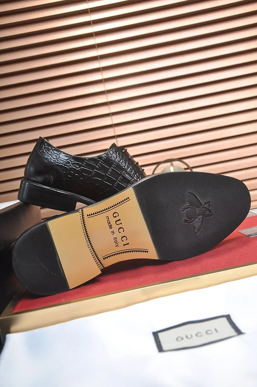 Men's shoes💰540💶Italy's top luxury men's shoe giant (GUCCI) (Gucci) (full cowhide lining) new arrival🍃Original European style🔰 Pleasant to the eye😍In order to make the shoes more durable and non-deformable🌀The production continues to follow traditional methods but there is still no lack of innovation💪Choose original sheepskin for the leather♻️ Smooth and natural And extra bright ⭐Made of imported cowhide, the first choice of rich people 38-45 (45 customized)